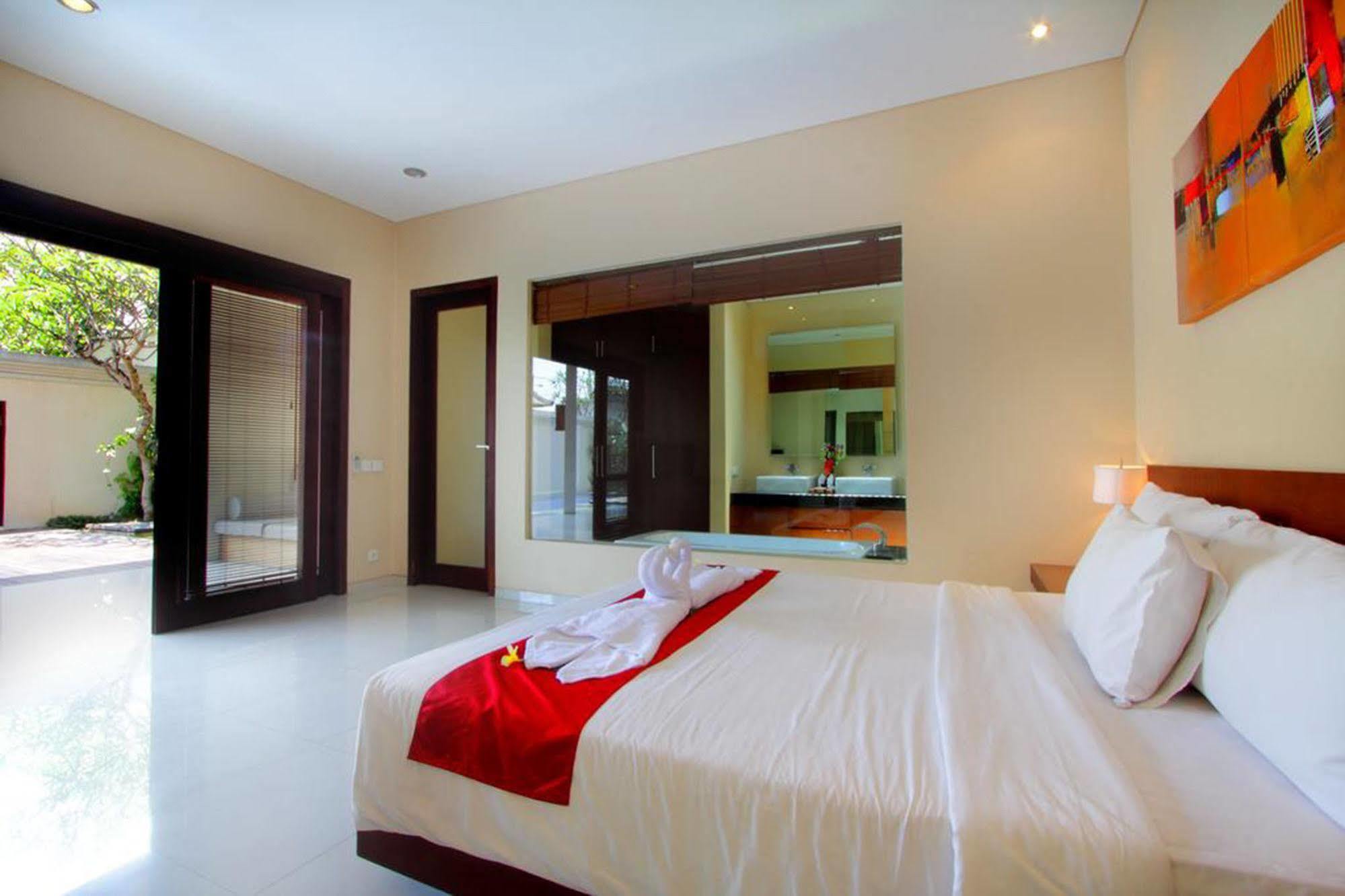 Oval Villa Bali Seminyak Extérieur photo