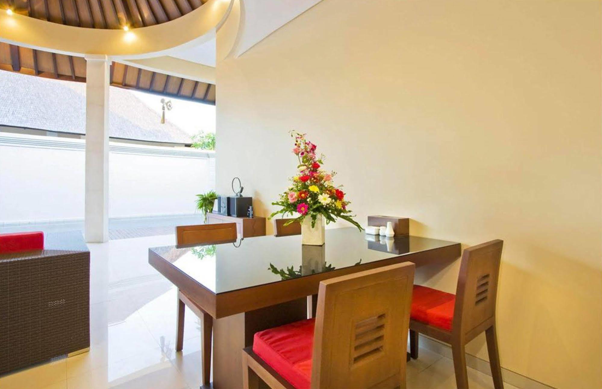 Oval Villa Bali Seminyak Extérieur photo
